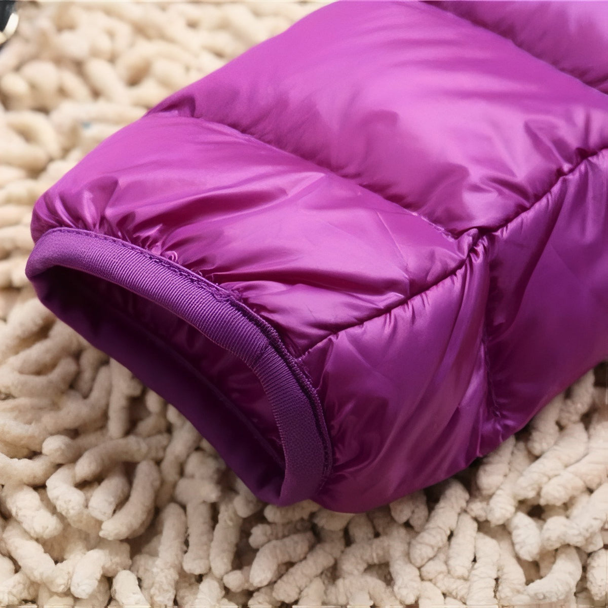 Women's Compressible Hiking Down Jacket close-up sleeve - Powder Pink - Navy Blue - Navy Blue (without hood) - Orange - Beige - Beige (without hood) - Mint Green - Mint Green (without hood) - Pink - Blue - Purple - Purple (without hood) - Red - Red (without hood) - Black - Black (without hood) - Burgundy - Burgundy (without hood)