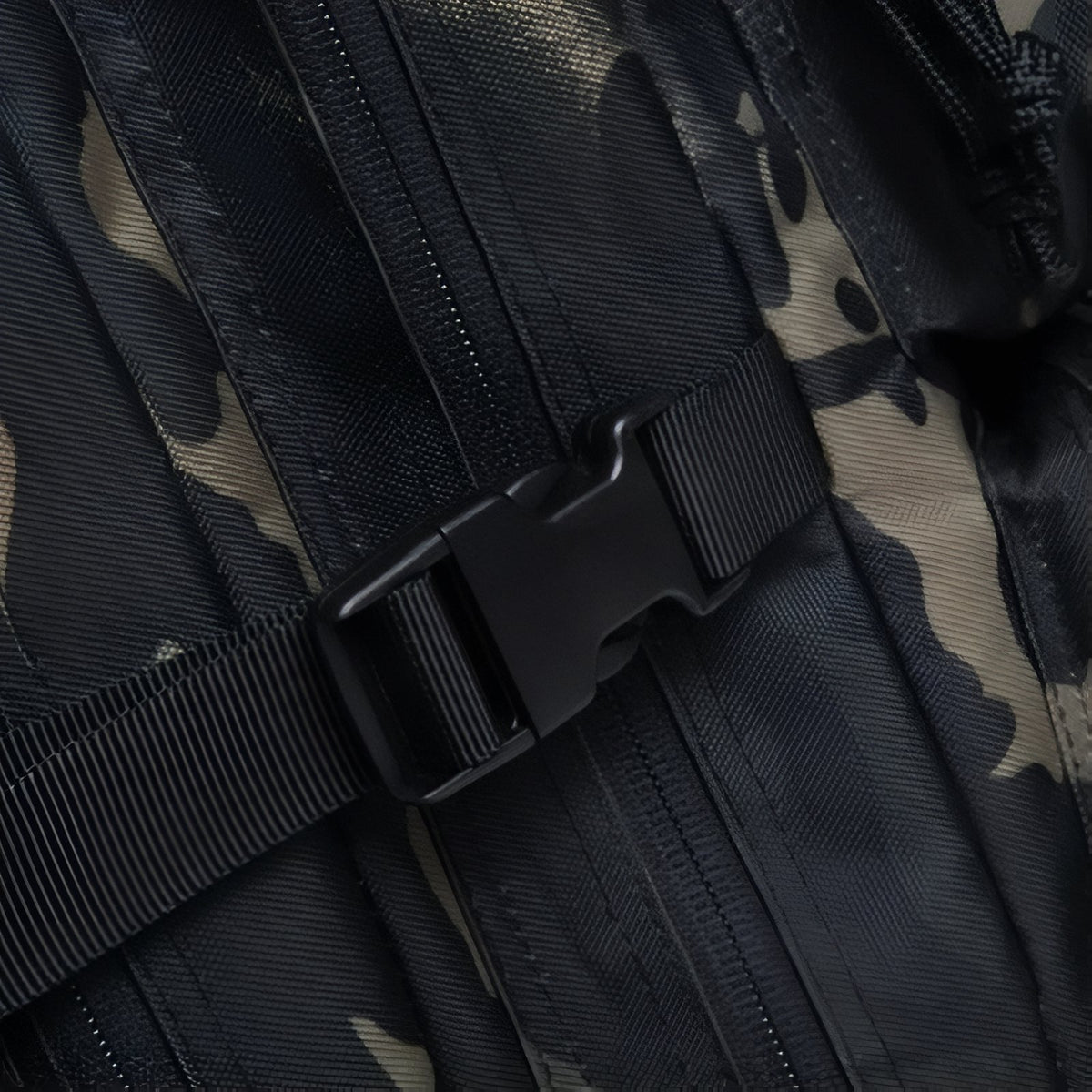 Close-up of Camouflage Backpack 45L zipper - Black and Gray - Gray and Beige - Olive Green and Beige - Black - Forest Green and Brown - Beige Brown