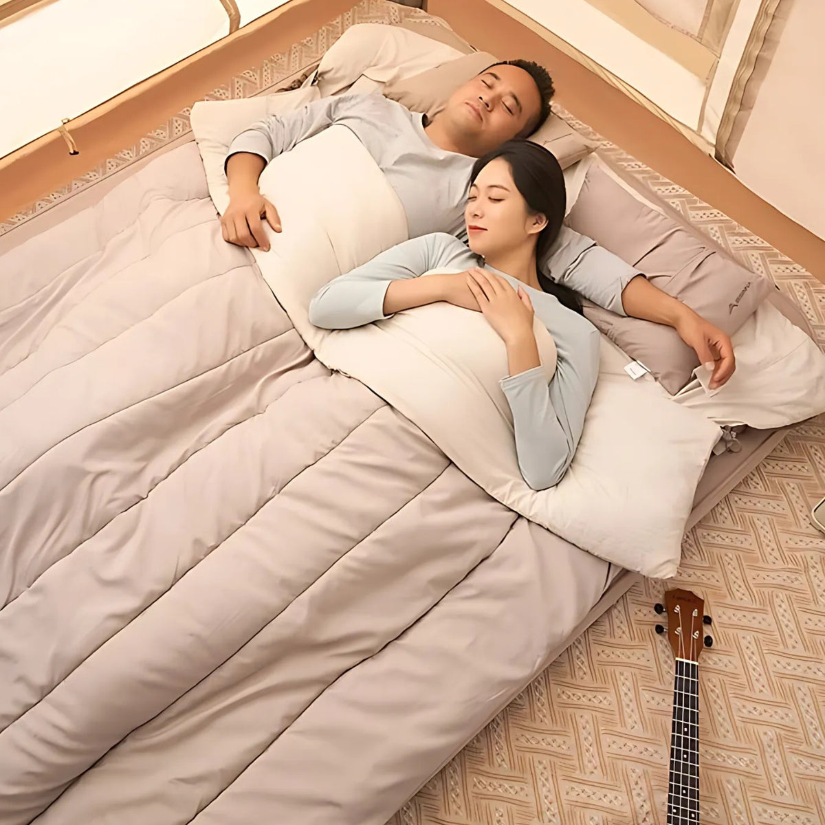 Sac De Couchage 2 Personnes Détachable mise en situation couple - 12°C à 20°C / 2.6Kg - 5°C à 10°C / 3.2Kg