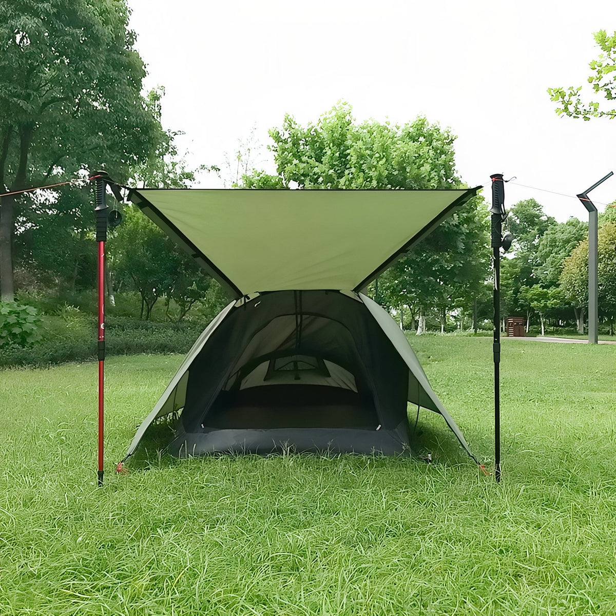 Tente Bivouac Légère 1 Personne mise en situation extérieure - Vert Olive - Beige Sable - Tapis de Sol